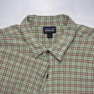 Patagonia A/C Shirt Mens Medium Green Plaid Organic Cotton Short Sleeve Outdoor